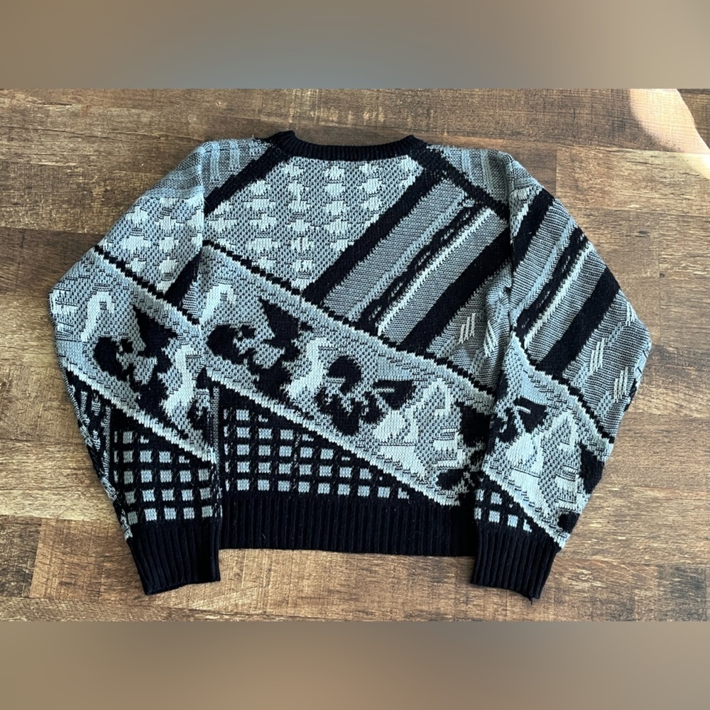 Vintage Black and Gray Patterned Sweater - Picture 4 of 4